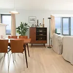 In With Sea Views Apartment
