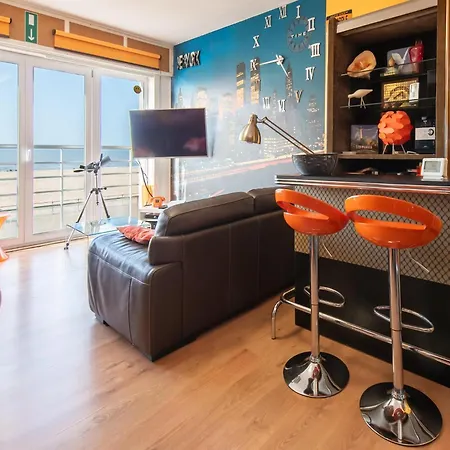 In With Sea Views Apartment