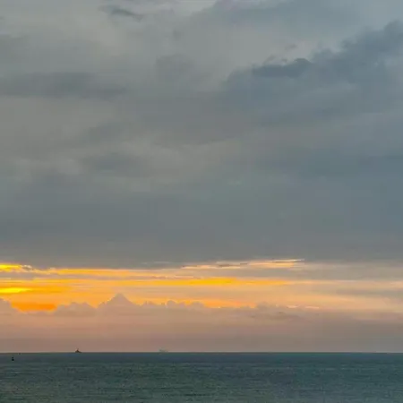 In With Sea Views Apartmán *