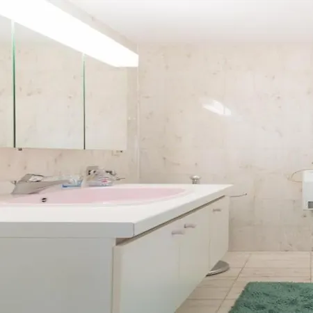 Apartmán In With Sea Views